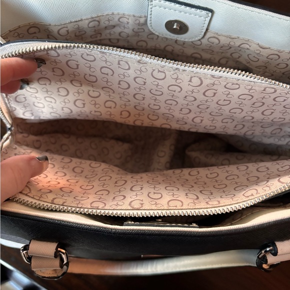 Guess Two-Tone Black and White Purse - Picture 12 of 13